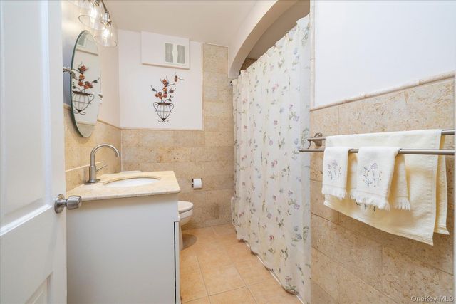 146 Beverly Avenue, Floral Park, NY 11001