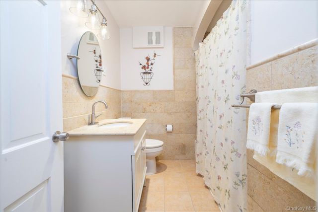 146 Beverly Avenue, Floral Park, NY 11001