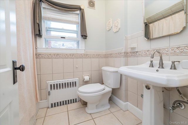 146 Beverly Avenue, Floral Park, NY 11001