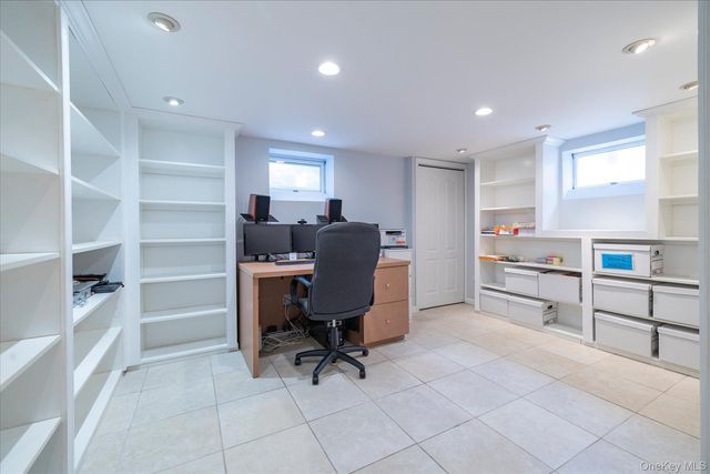 146 Beverly Avenue, Floral Park, NY 11001