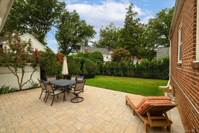 146 Beverly Avenue, Floral Park, NY 11001