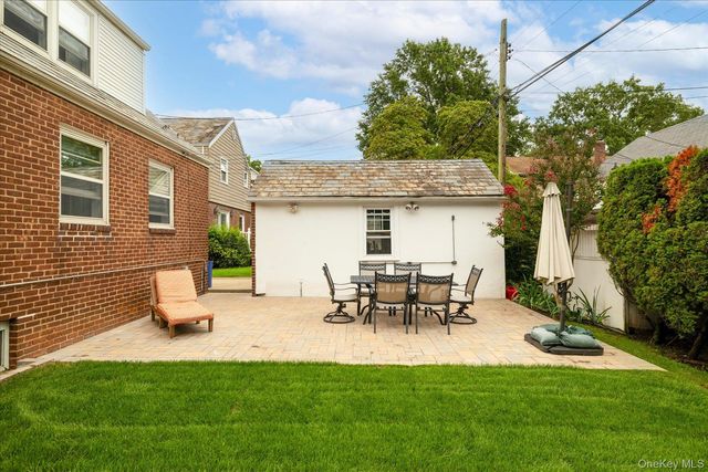 146 Beverly Avenue, Floral Park, NY 11001