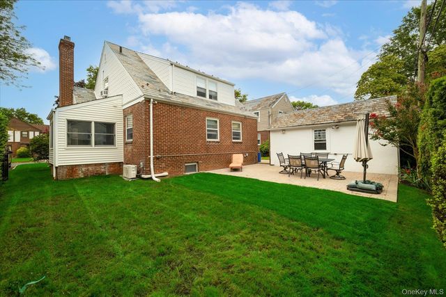 146 Beverly Avenue, Floral Park, NY 11001