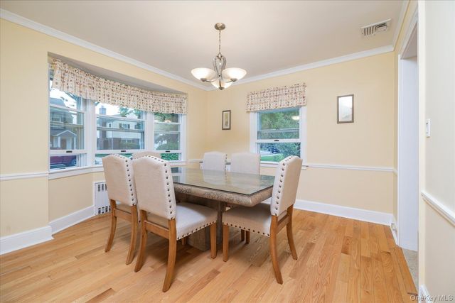 146 Beverly Avenue, Floral Park, NY 11001