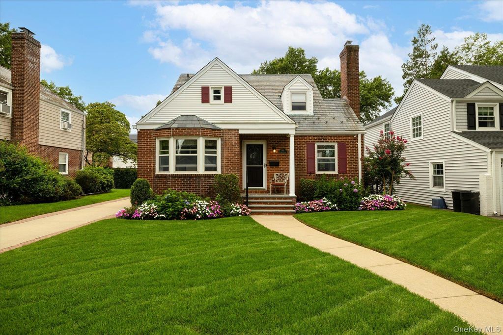146 Beverly Avenue, Floral Park, NY 11001 — exterior