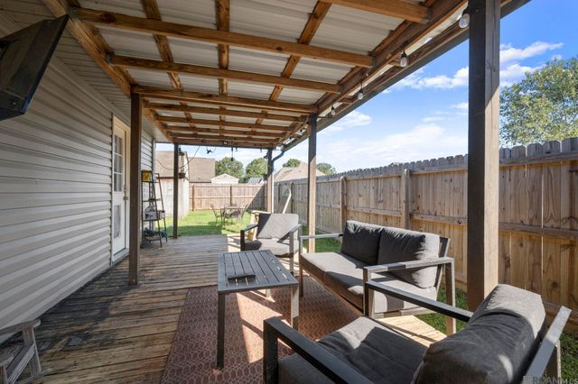34276 Hawks Cove, Denham Springs, LA 70706