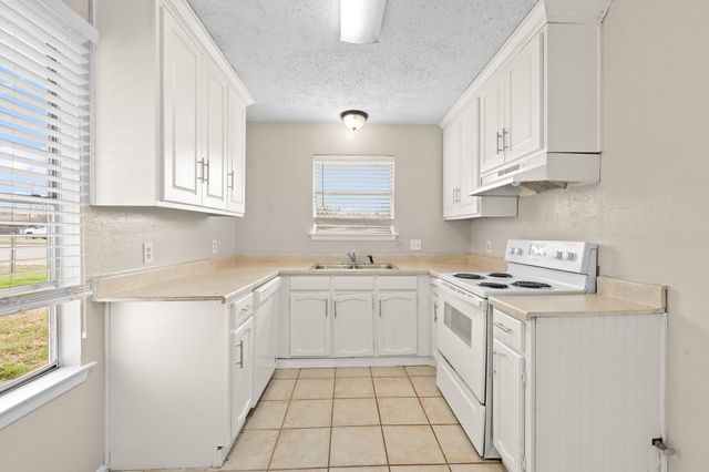 708 N Cooper Street, Arlington, TX 76011