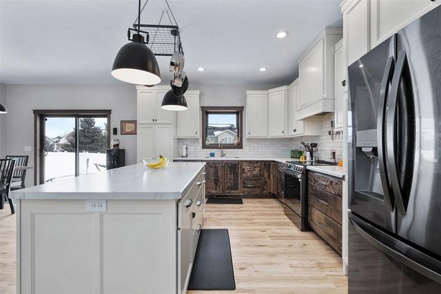 1853 Tucker Trail, Eau Claire, WI 54703