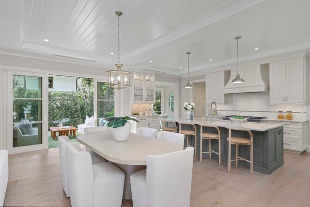 433 Antigua Lane, Palm Beach, FL 33480