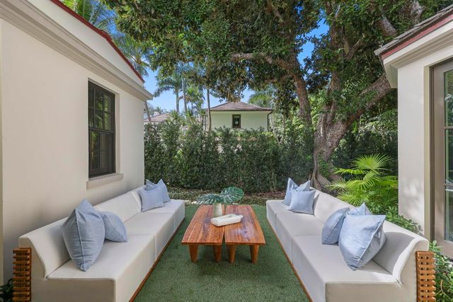 433 Antigua Lane, Palm Beach, FL 33480