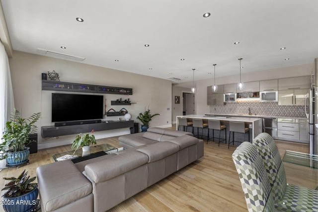 5868 E ONYX Avenue, Paradise Valley, AZ 85253