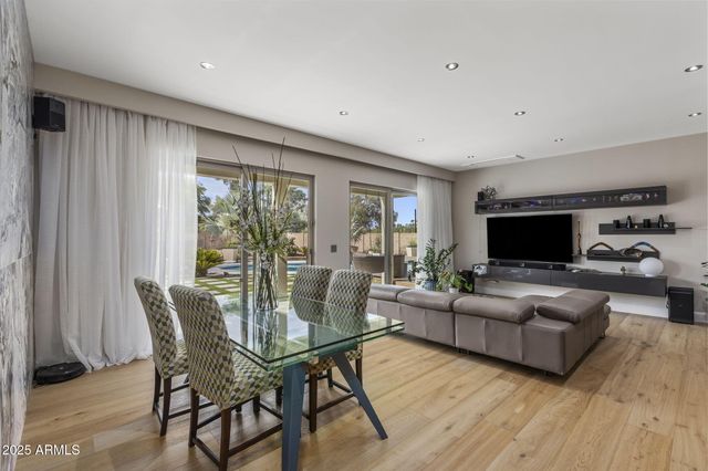 5868 E ONYX Avenue, Paradise Valley, AZ 85253