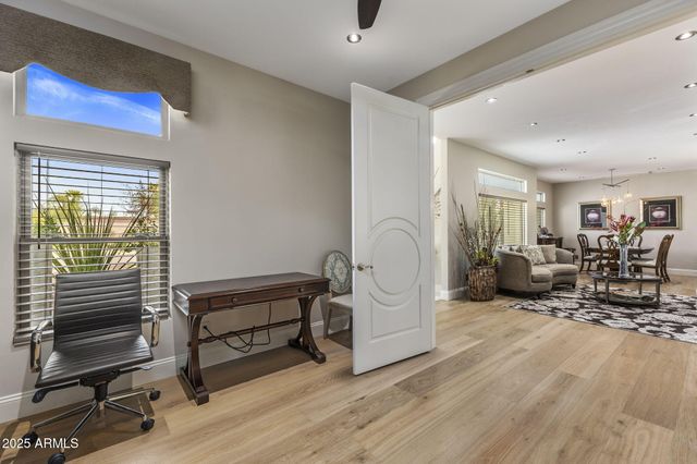 5868 E ONYX Avenue, Paradise Valley, AZ 85253