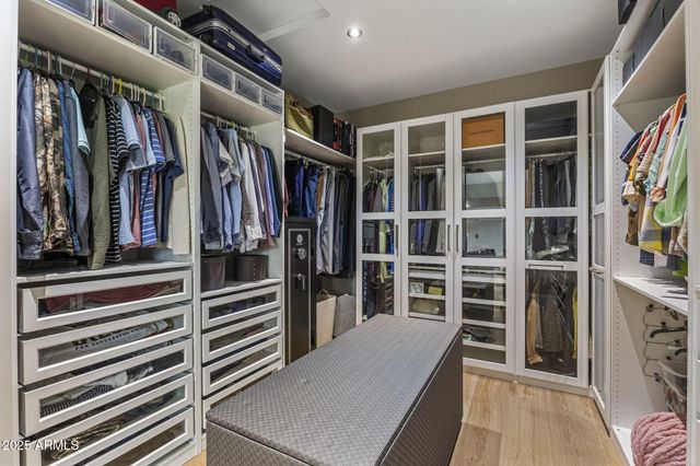 5868 E ONYX Avenue, Paradise Valley, AZ 85253