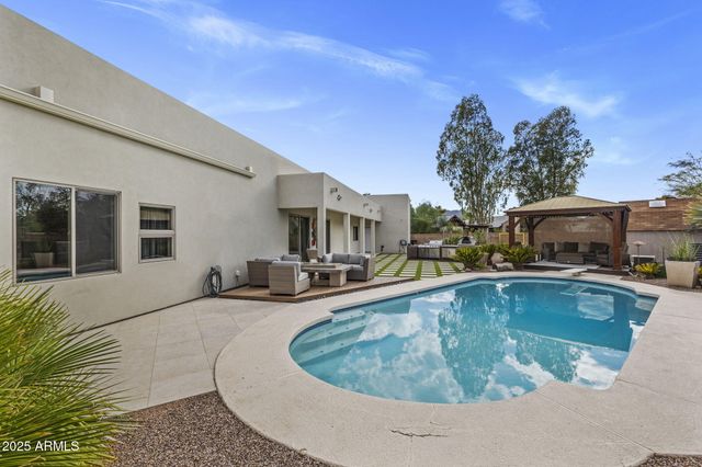 5868 E ONYX Avenue, Paradise Valley, AZ 85253