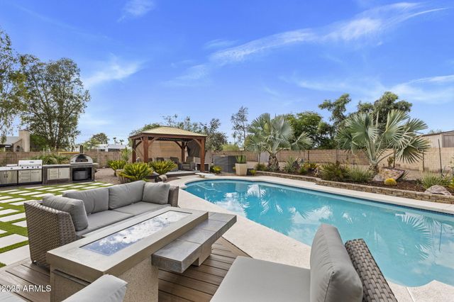 5868 E ONYX Avenue, Paradise Valley, AZ 85253