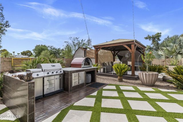 5868 E ONYX Avenue, Paradise Valley, AZ 85253