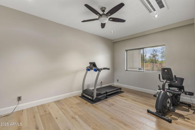 5868 E ONYX Avenue, Paradise Valley, AZ 85253