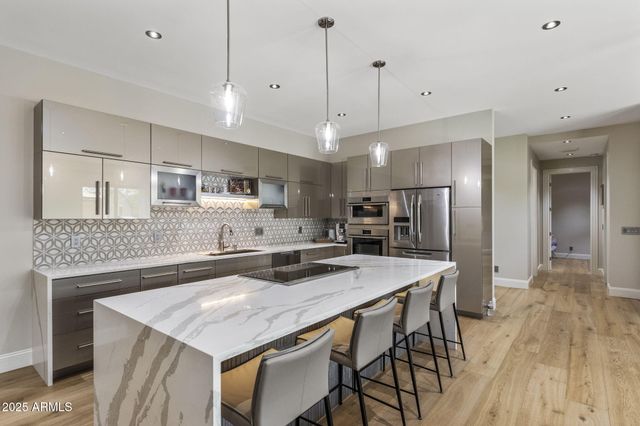 5868 E ONYX Avenue, Paradise Valley, AZ 85253