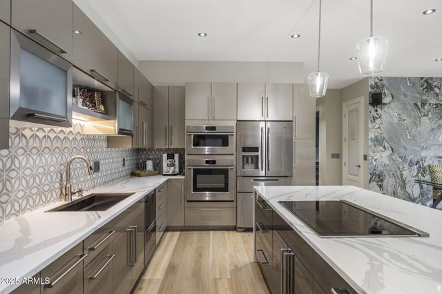 5868 E ONYX Avenue, Paradise Valley, AZ 85253