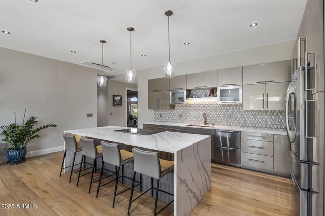 5868 E ONYX Avenue, Paradise Valley, AZ 85253