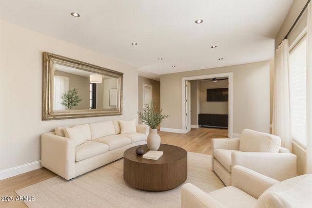 5868 E ONYX Avenue, Paradise Valley, AZ 85253