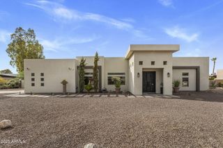 5868 E ONYX Avenue, Paradise Valley, AZ 85253