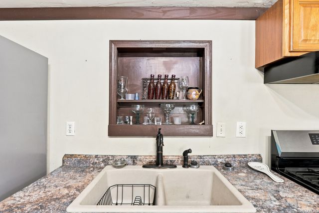 58 COVEY DR, Lytle, TX 78052