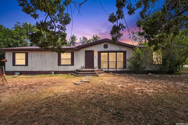 58 COVEY DR, Lytle, TX 78052