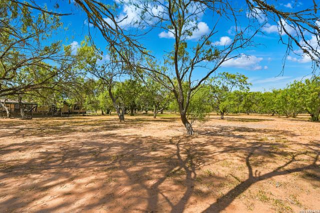 58 COVEY DR, Lytle, TX 78052