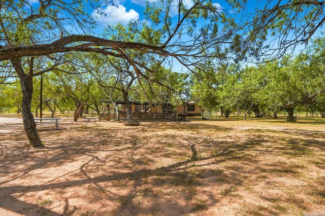 58 COVEY DR, Lytle, TX 78052