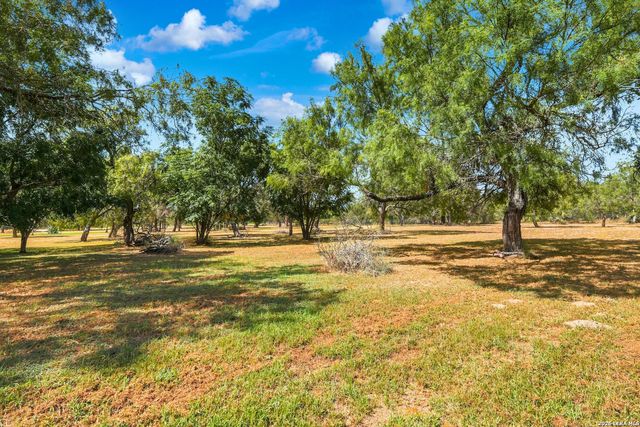 58 COVEY DR, Lytle, TX 78052