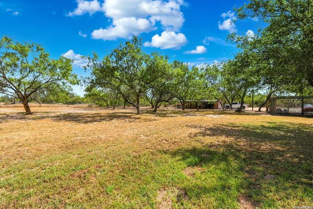 58 COVEY DR, Lytle, TX 78052