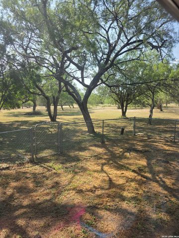 58 COVEY DR, Lytle, TX 78052