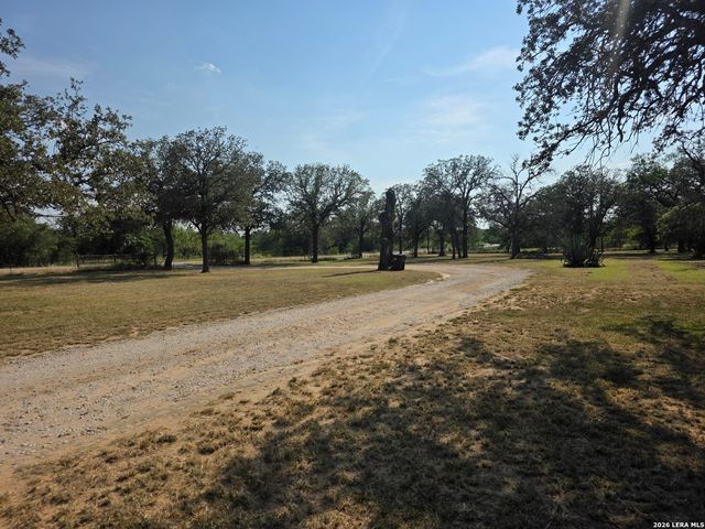 58 COVEY DR, Lytle, TX 78052