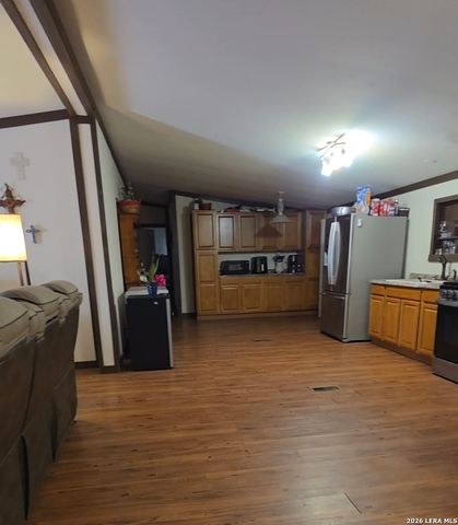 58 COVEY DR, Lytle, TX 78052