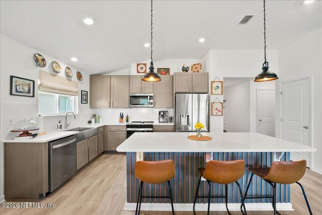 1125 PANTHER LAKE Parkway, Jacksonville, FL 32221