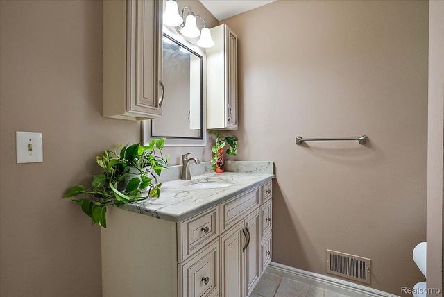 759 Kentucky Drive, Rochester Hills, MI 48307