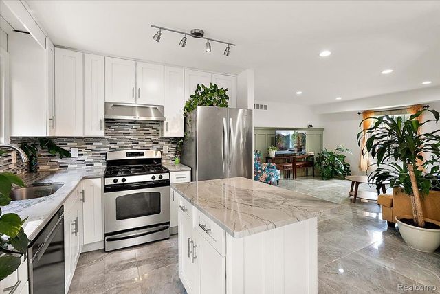 759 Kentucky Drive, Rochester Hills, MI 48307