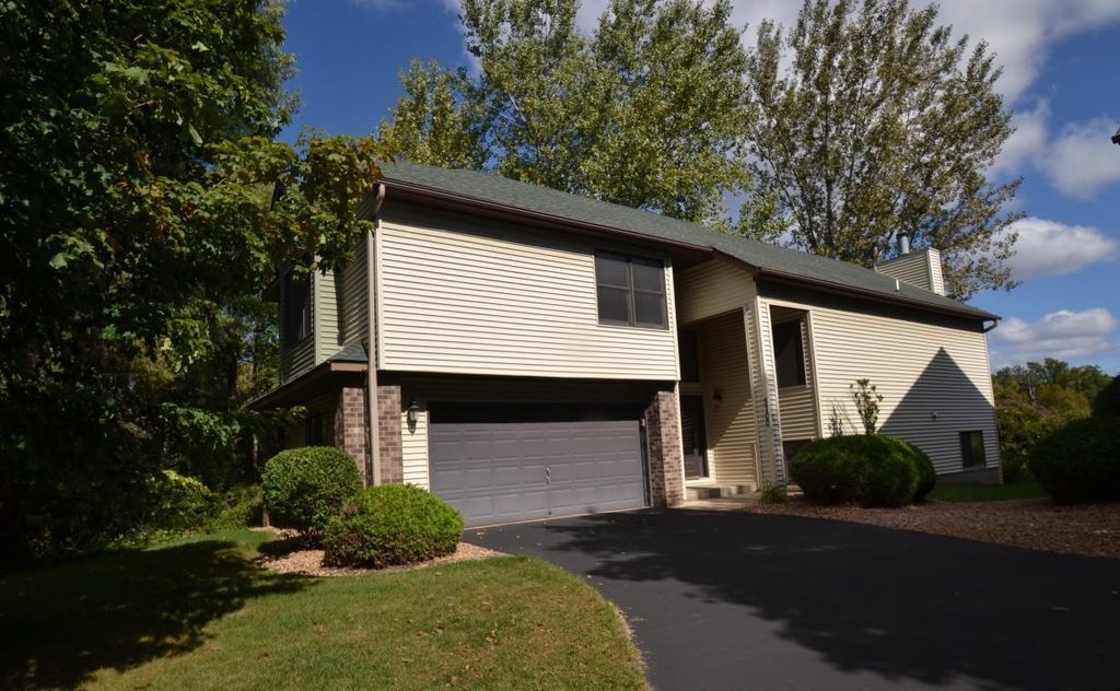 5700 Willow Trail, Shoreview, MN 55126