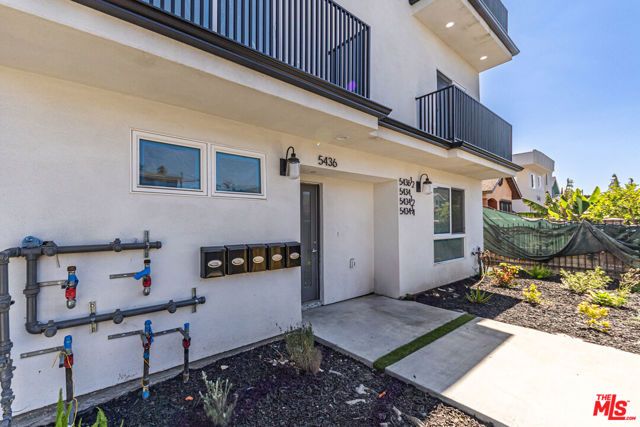 5436 Romaine Street, Los Angeles, CA 90038