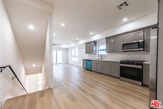 5436 Romaine Street, Los Angeles, CA 90038