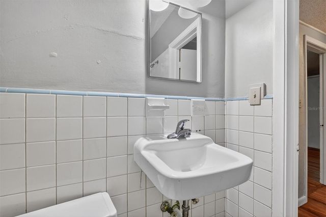 914 NE 11TH AVENUE, Gainesville, FL 32601