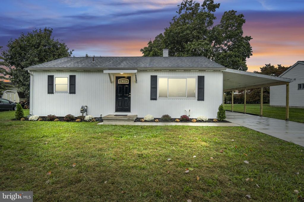 712 KELLY DR, York, PA 17404