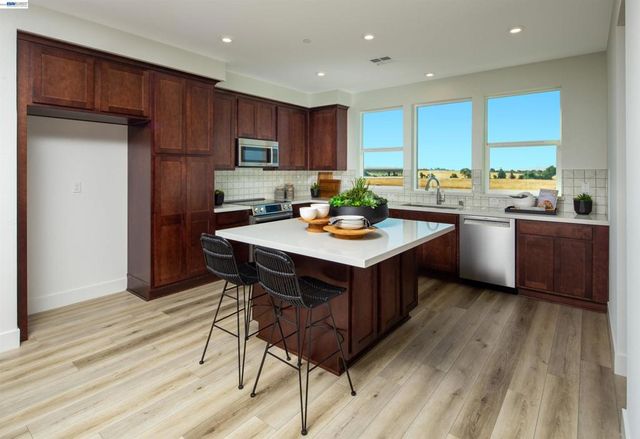 909 More Lane 1303, Morgan Hill, CA 95037