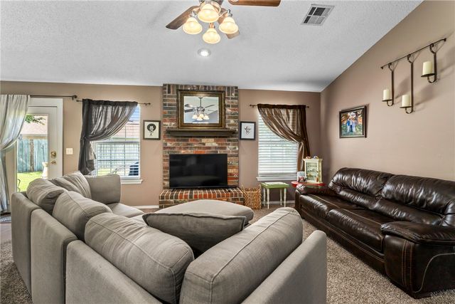 210 Perry Circle, Gravette, AR 72736
