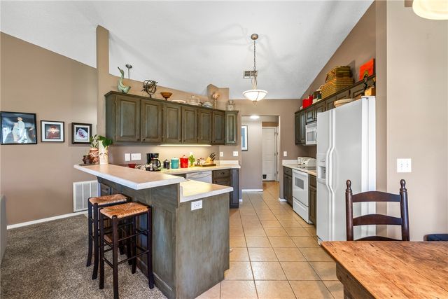 210 Perry Circle, Gravette, AR 72736