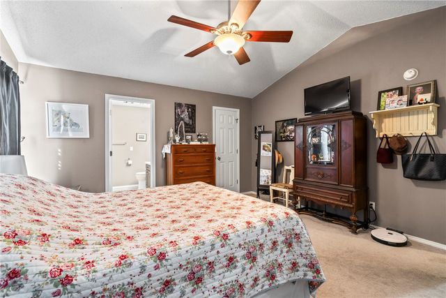210 Perry Circle, Gravette, AR 72736