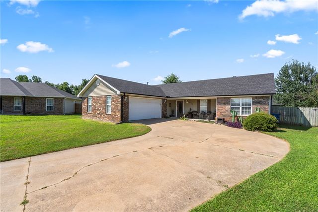 210 Perry Circle, Gravette, AR 72736
