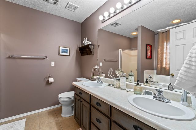 210 Perry Circle, Gravette, AR 72736